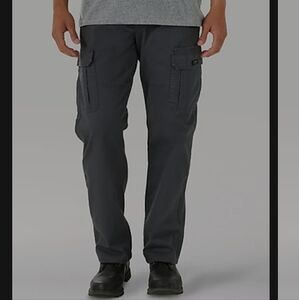 WRANGLER MEN'S FIVE STAR PREMIUM RELAXED FIT FLEX CARGO PANT IN ANTHRACITE. Size
